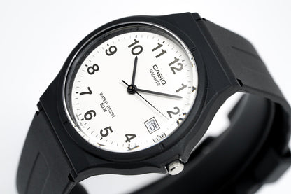 Reloj Casio clásico unisex de cuarzo, esfera negra, correa de resina, MW 59 1BVDF