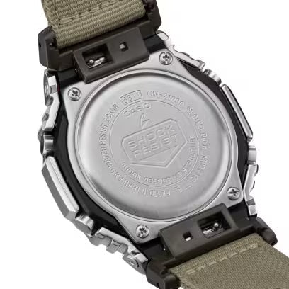 Casio GM-2100C 5AER avec boîtier en métal