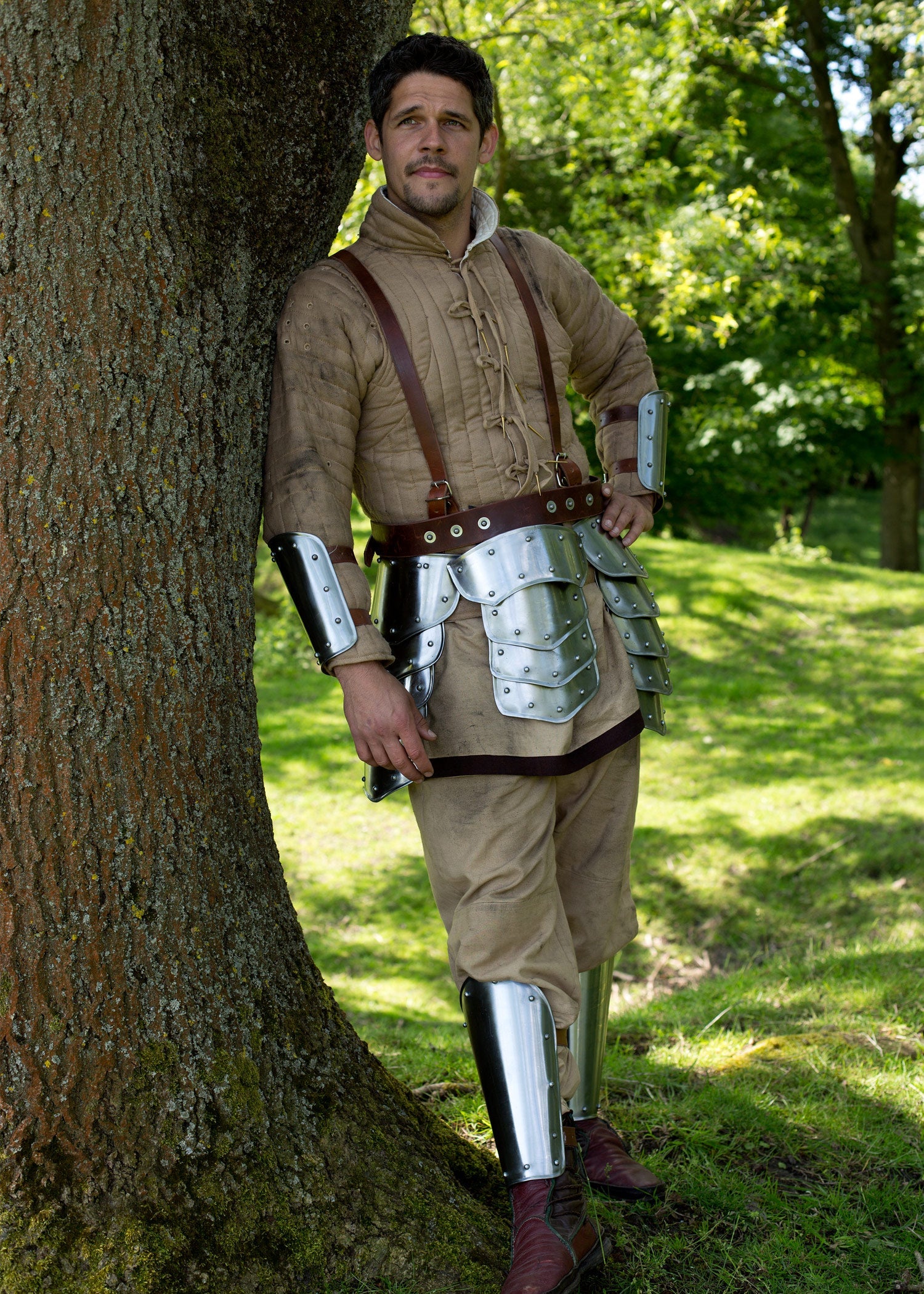 Warrior Beintaschen aus Stahl – Sicherer LARP-Schutz