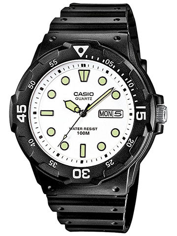 Casio Herren Analoguhr im Sportdesign mit hellem Resinarmband, Drehlünette und Datum