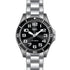 Q and Q Herrenuhr 43mm mit silbernem Metallarmband QB64J225Y