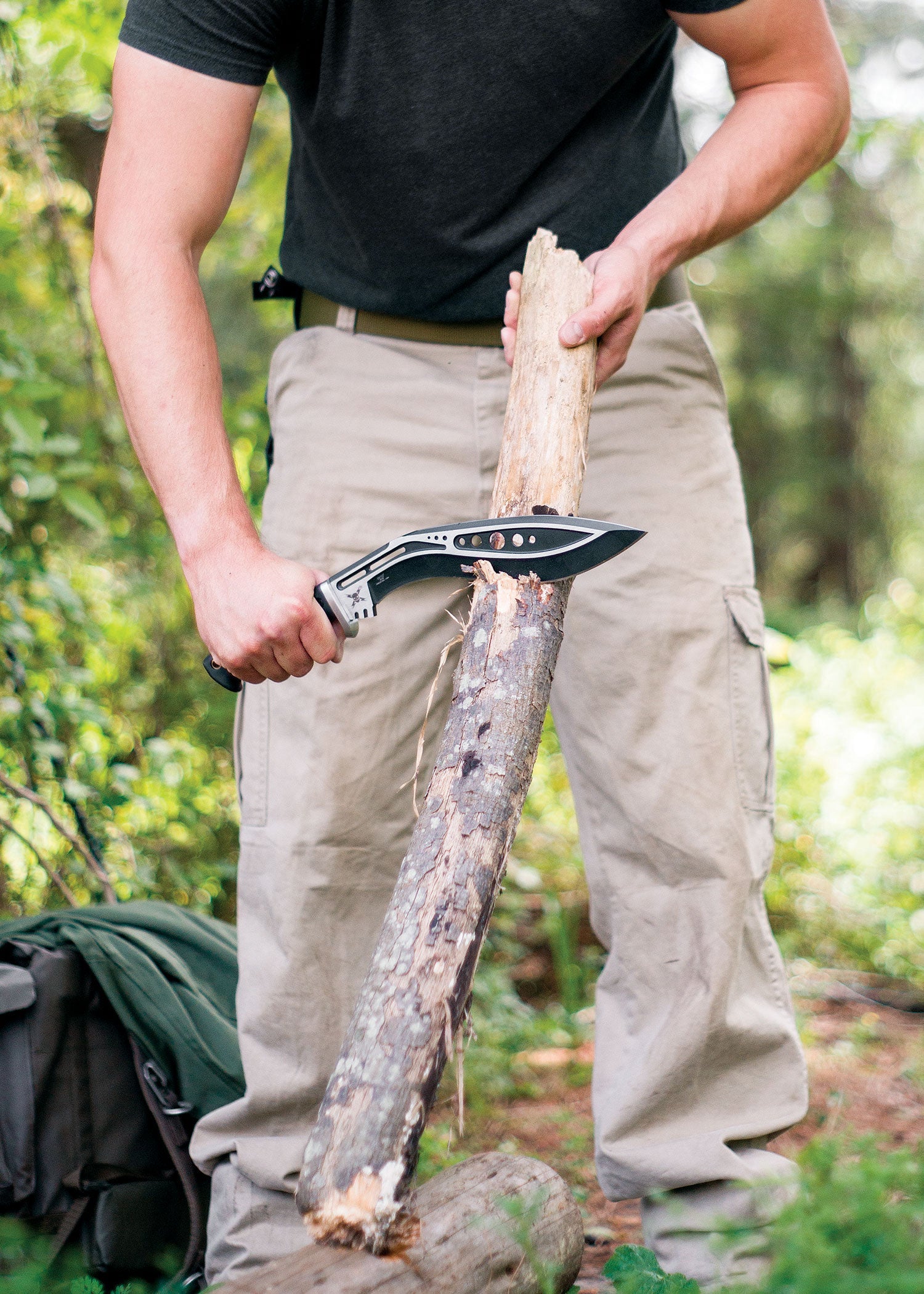 M48 Tactical Kukri: Robustes Outdoor-Messer mit Scheide