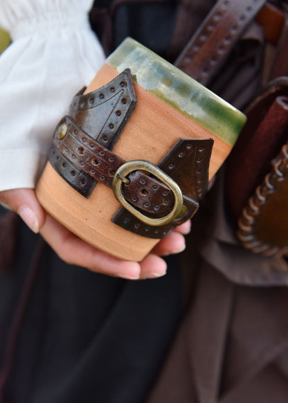 leder hornhalter fuer trinkhorn mit schnalle dunkelbraun versch groessen