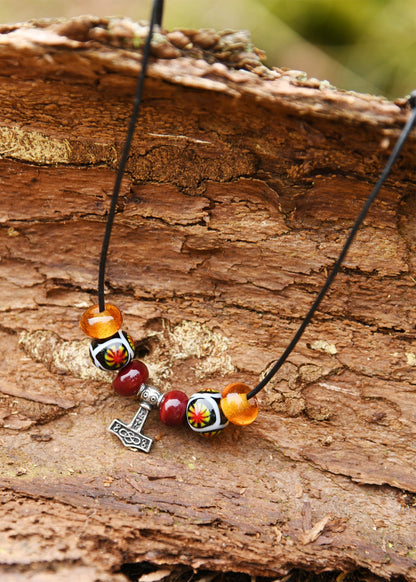glasperlenkette mit thors hammer anhaenger