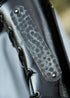 Leder Armschützer Balor mit Metallplatten   Schwarz