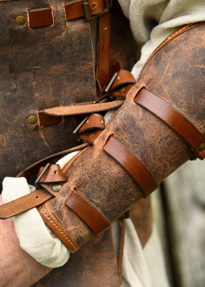 Sindri Armschützer aus braunem Fettleder