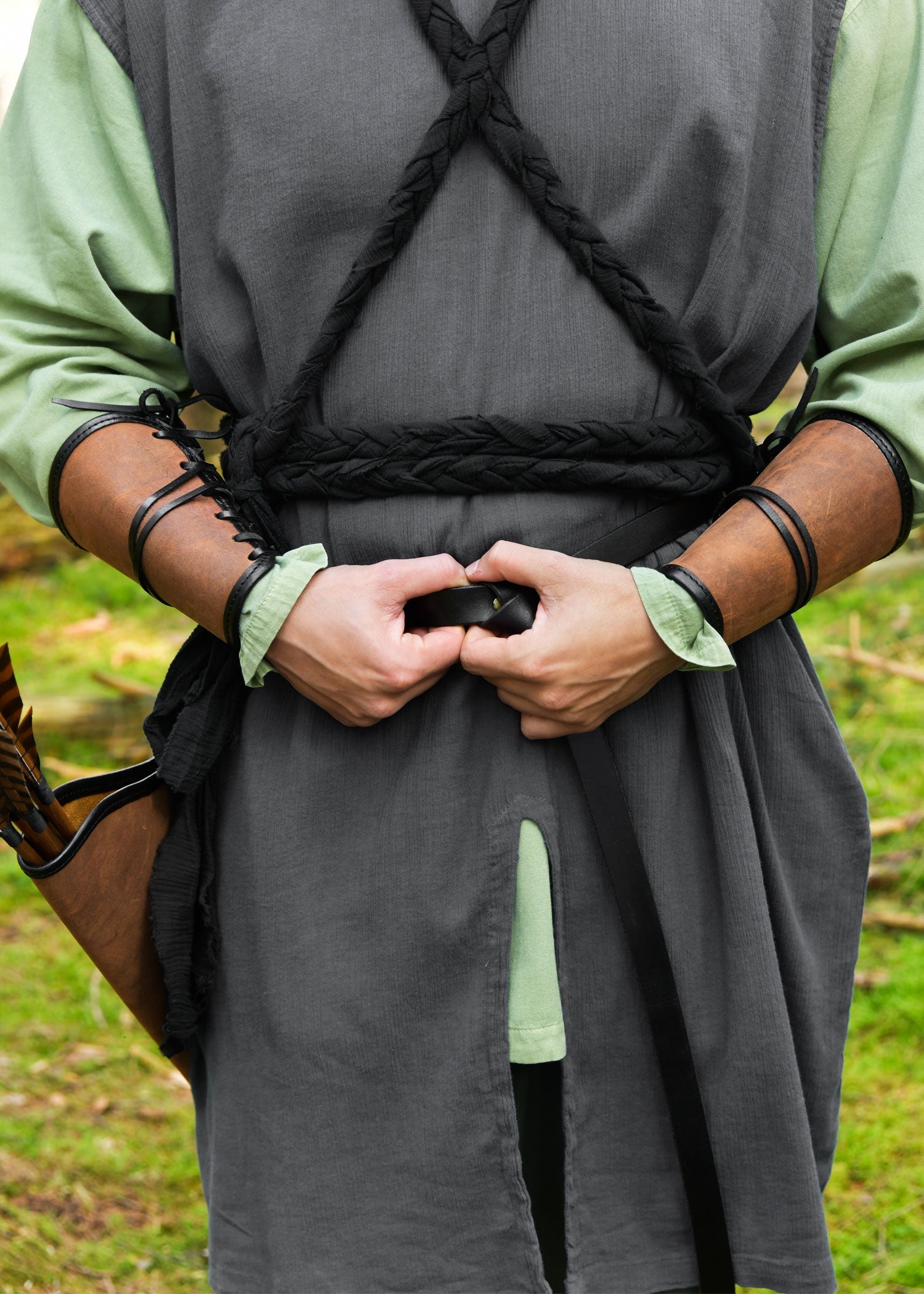 armschutz aus leder paar braun
