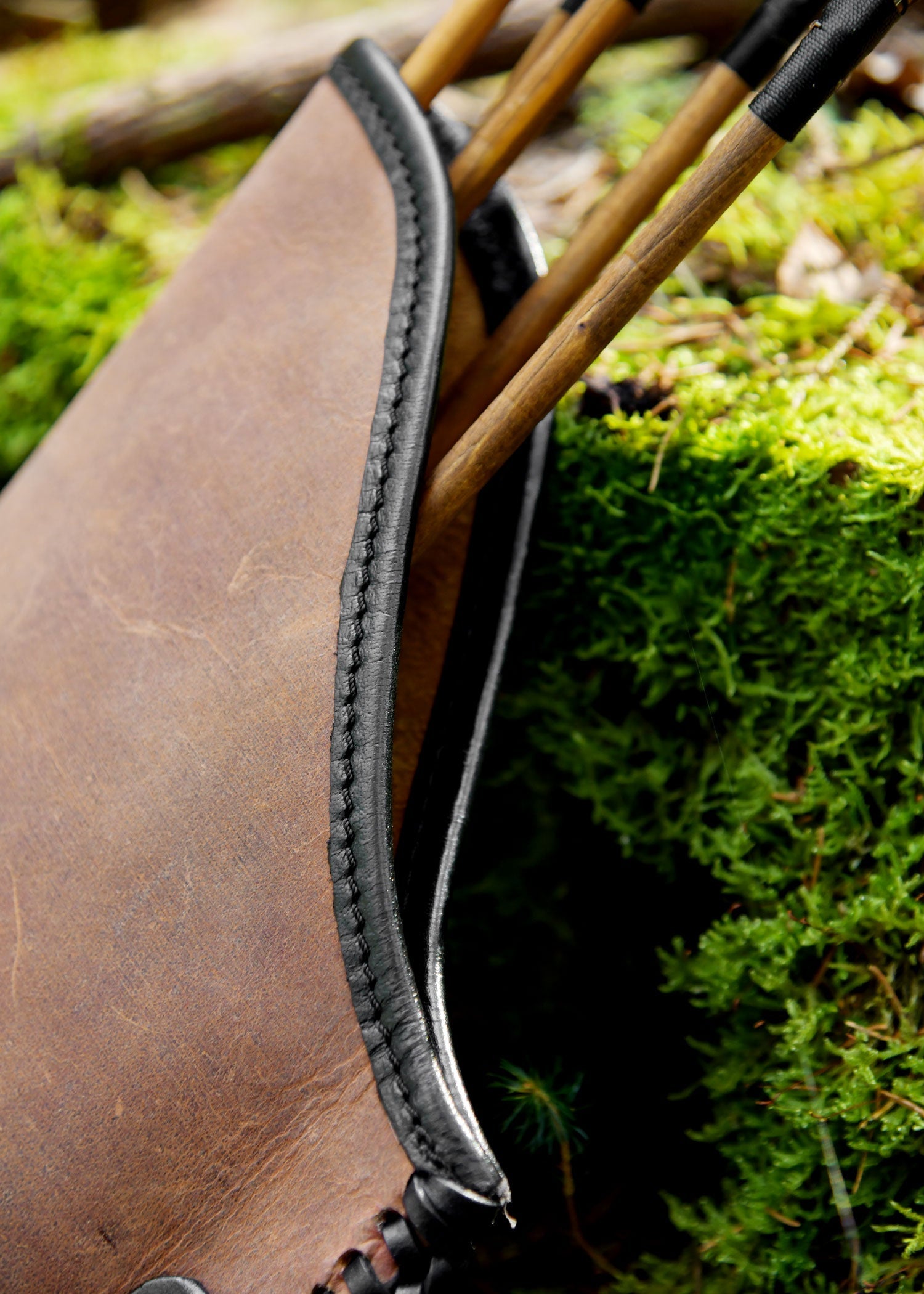 hueftkoecher aus leder braun
