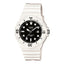 Montre de plongée analogique pour femme avec bracelet en résine noire, lunette tournante et date.