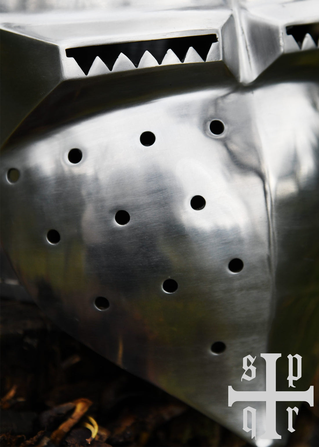 beckenhaube mit klappvisier und spitzer kalotte mittelalter helm