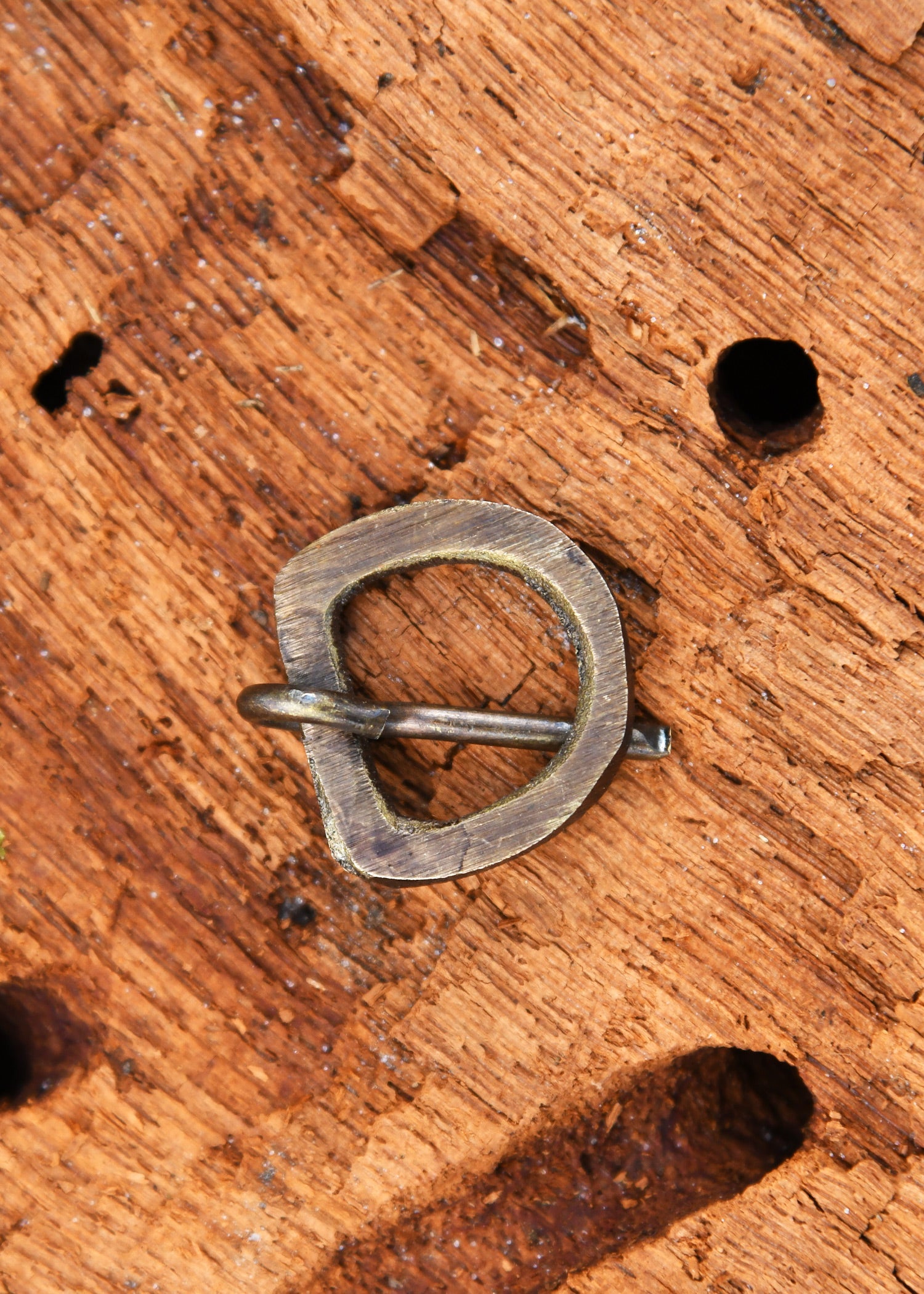 mittelalterliche riemenschnalle aus messing