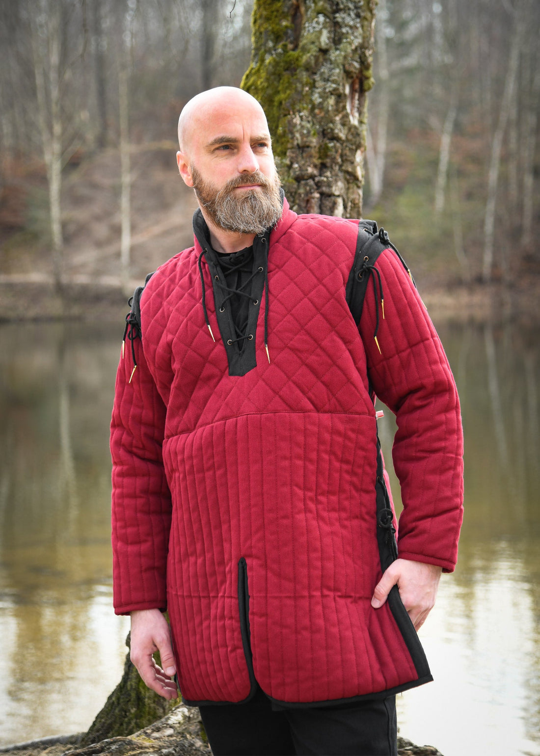 Gambeson mit abnehmbaren Ärmeln, weinrot-schwarz
