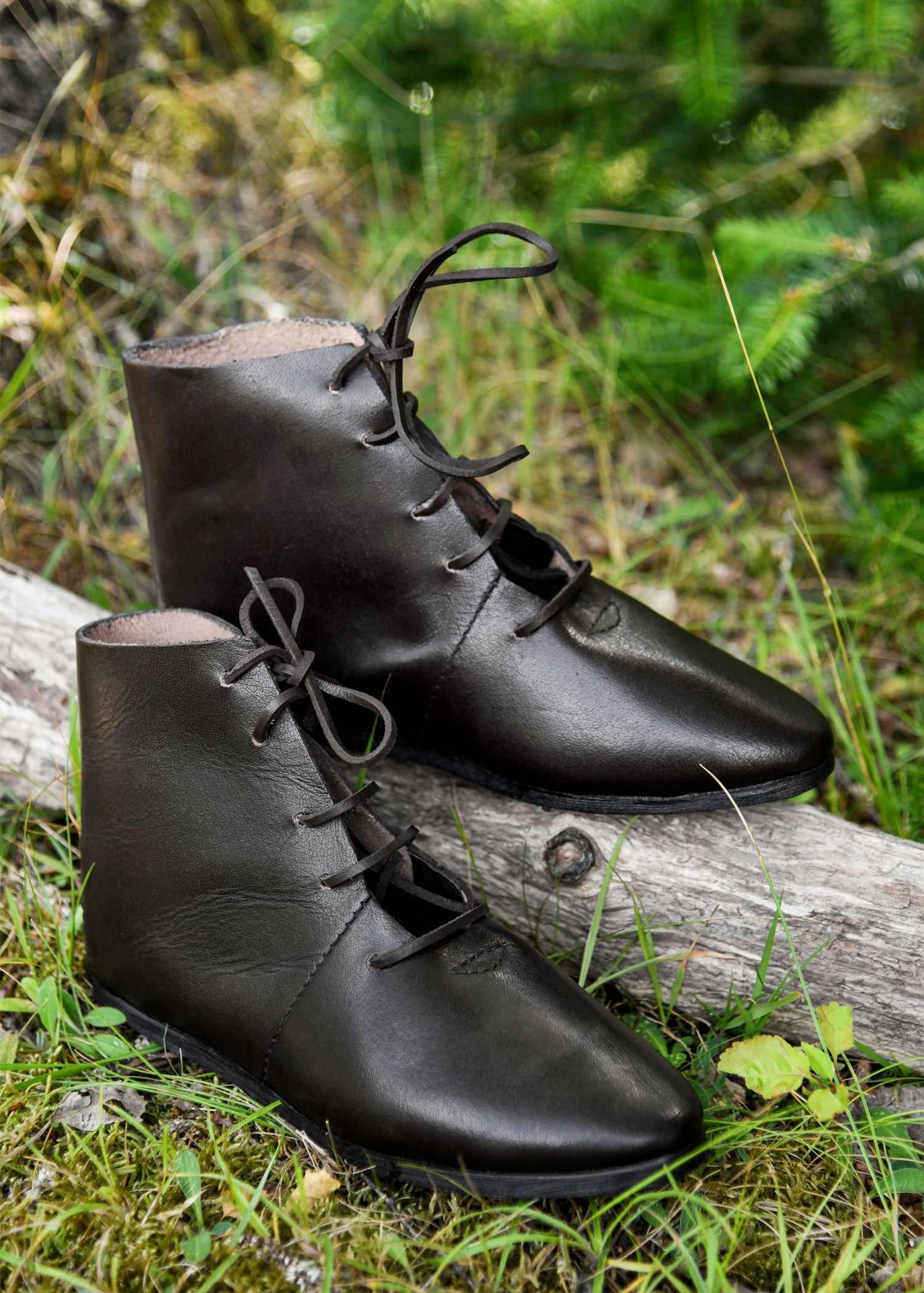 mittelalterliche schnuerschuhe halbhoch mittig geschnuert