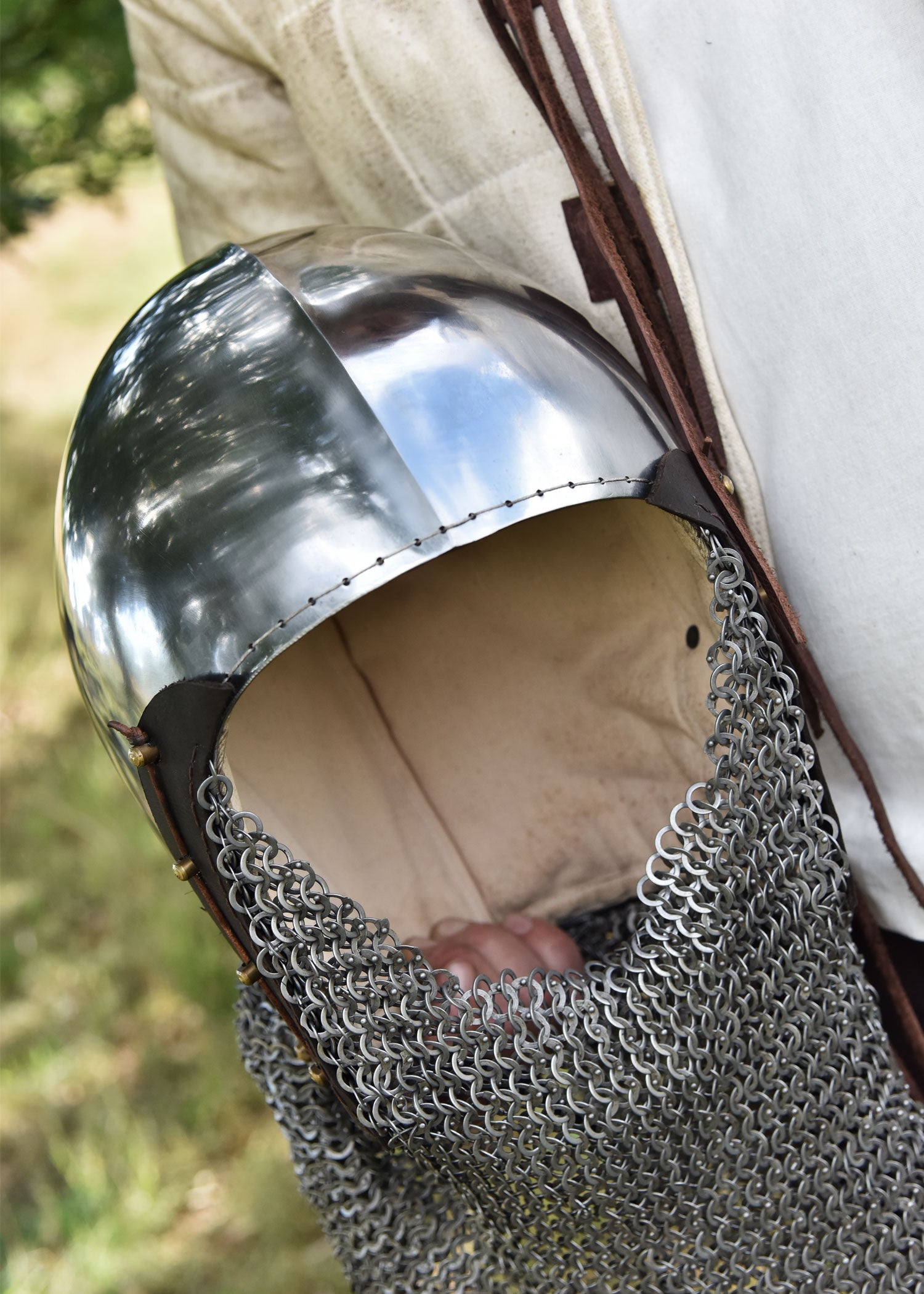 beckenhaube mit kettenbruenne aus vernieteten flachringen 2 mm stahl